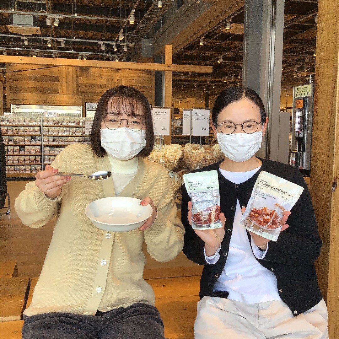 カレーとスタッフ