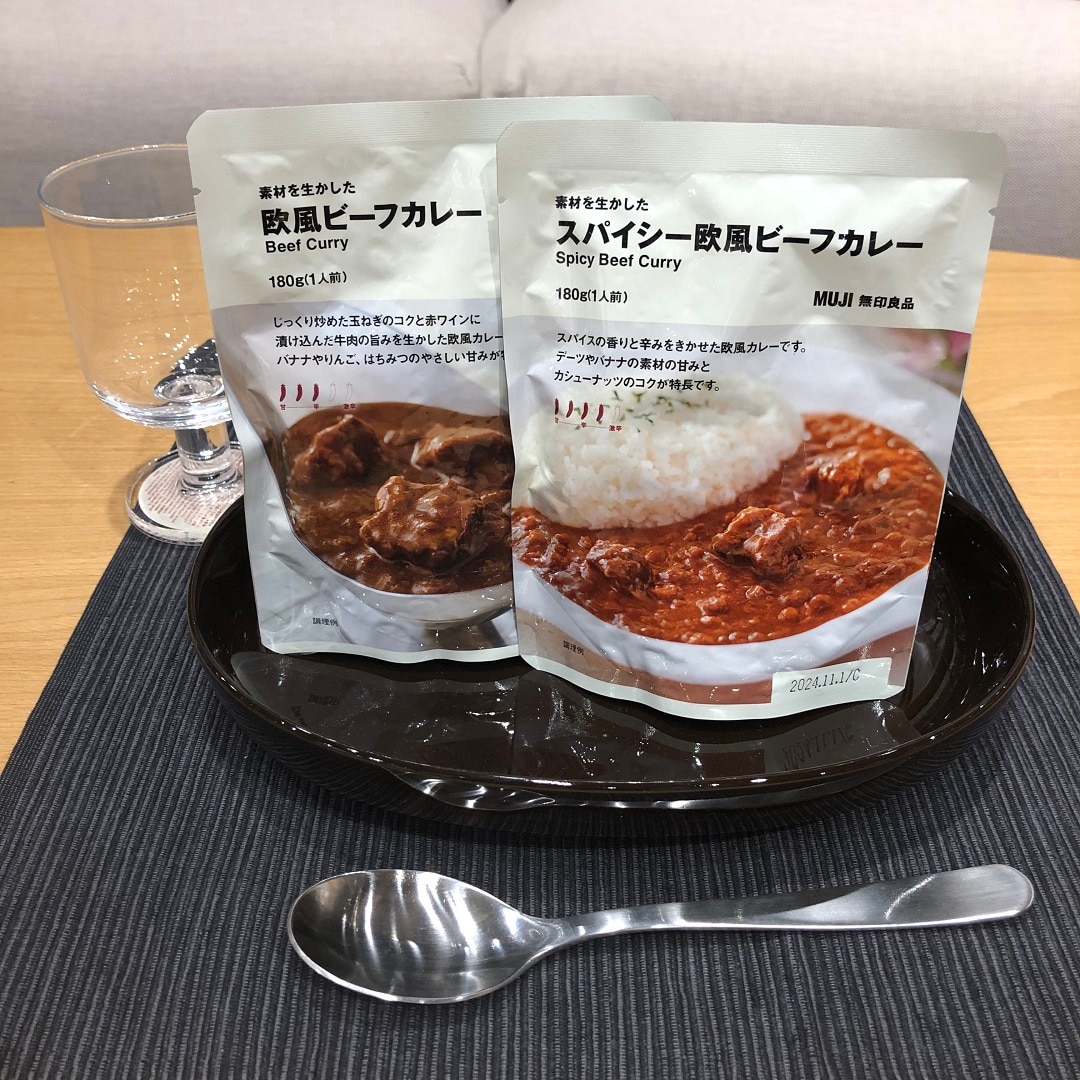 こたつの上のカレー