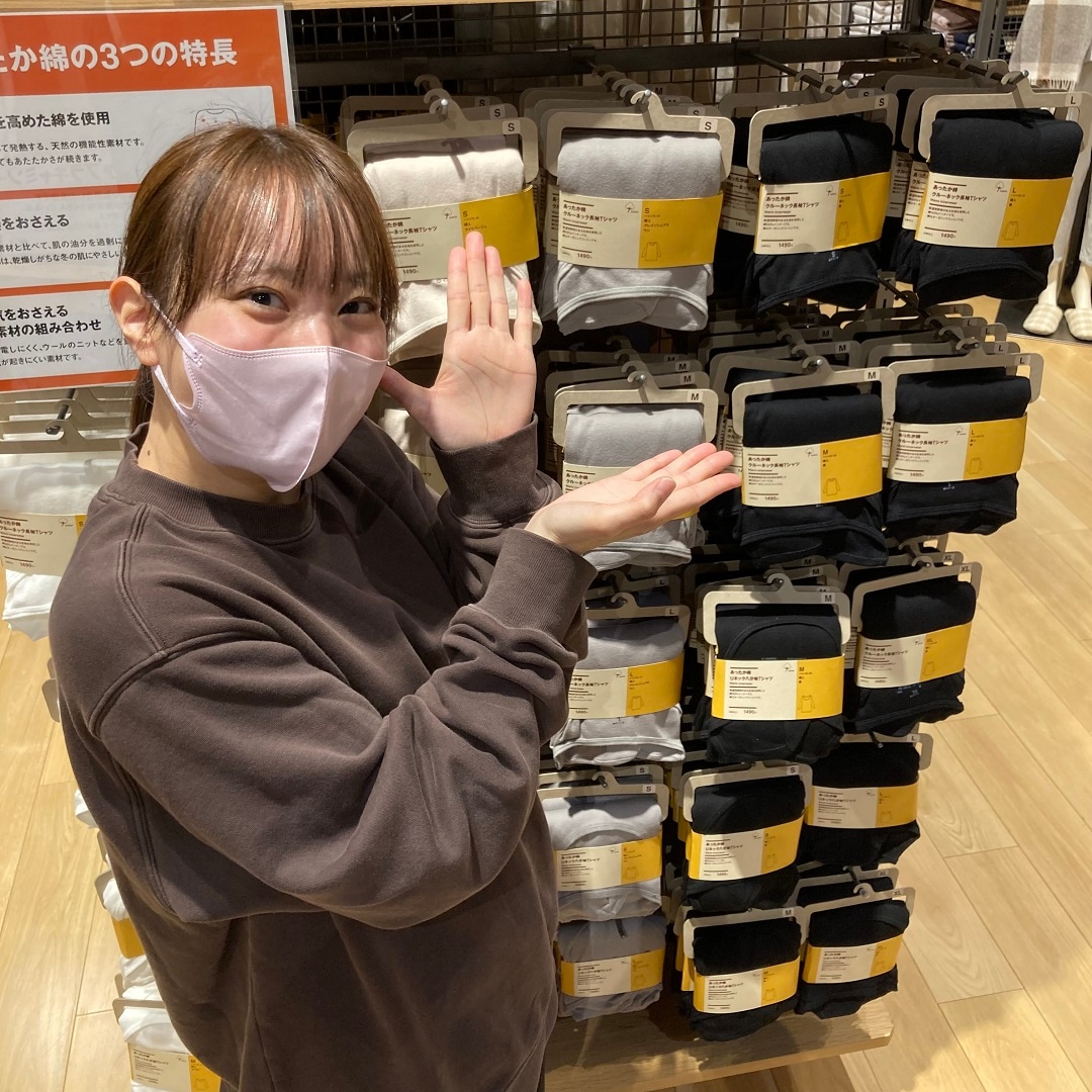 あったか綿と女性スタッフ