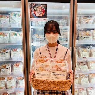 【イズミヤスーパーセンター八尾】新商品のたんぱく質や食物繊維がとれるおにぎり