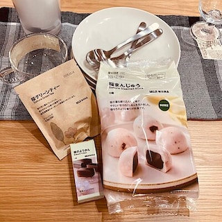 【イオンタウン旭】ちょっとひとやすみ。そんな時に桜のお菓子とお茶をどうぞ。