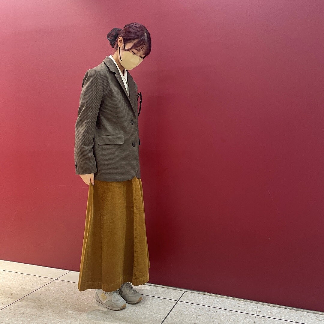 ジャケットとスカートのコーディネート