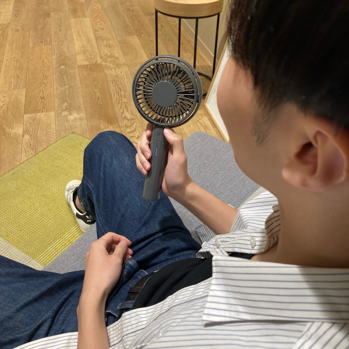 神戸阪急_角度が変えられる充電式ハンディファン