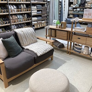 【イーストモール大仙】手軽に組み立てられる木製シェルフ　