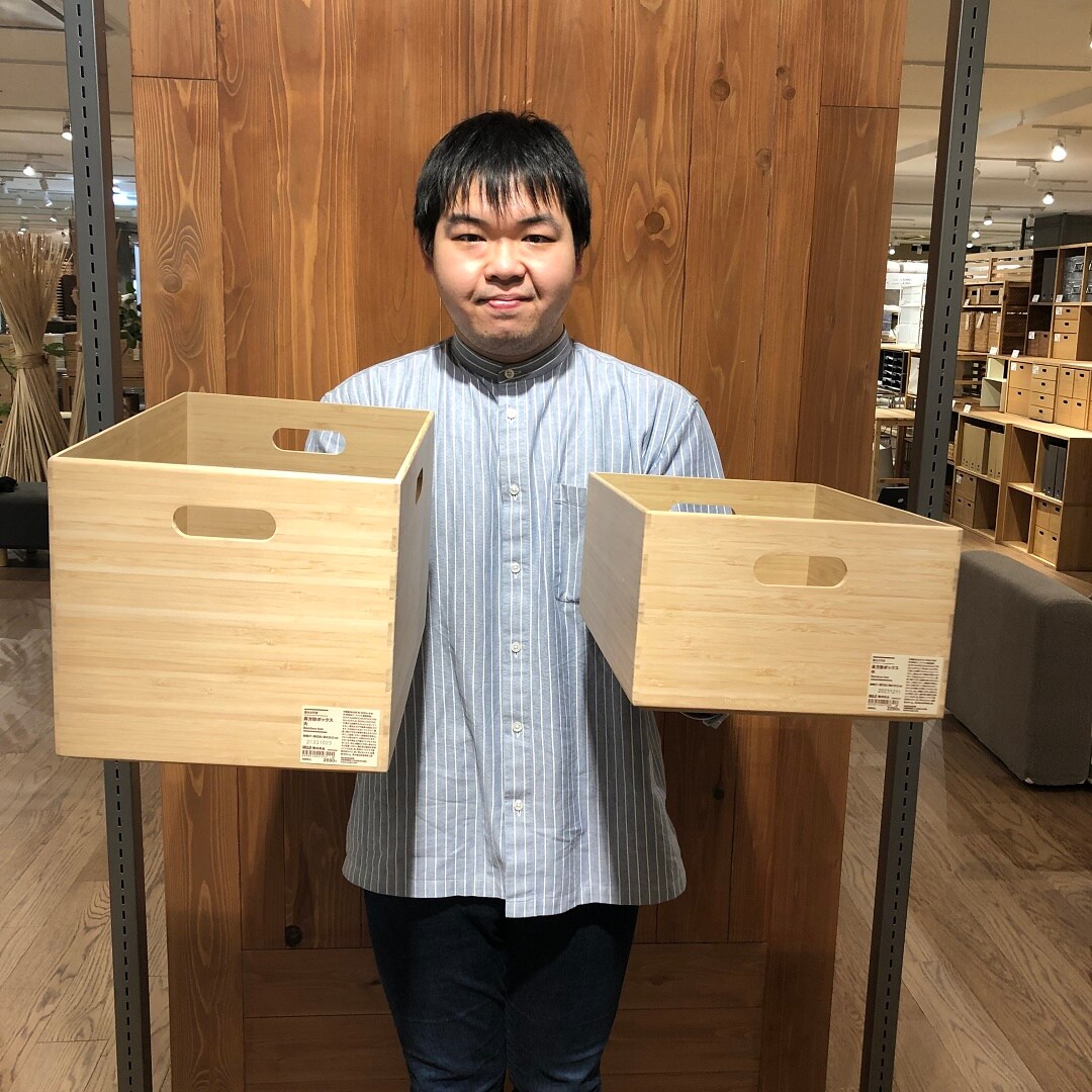 重なる竹材ボックスの写真