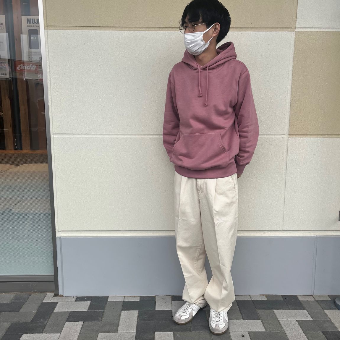 ピンクスウェットコーデ写真