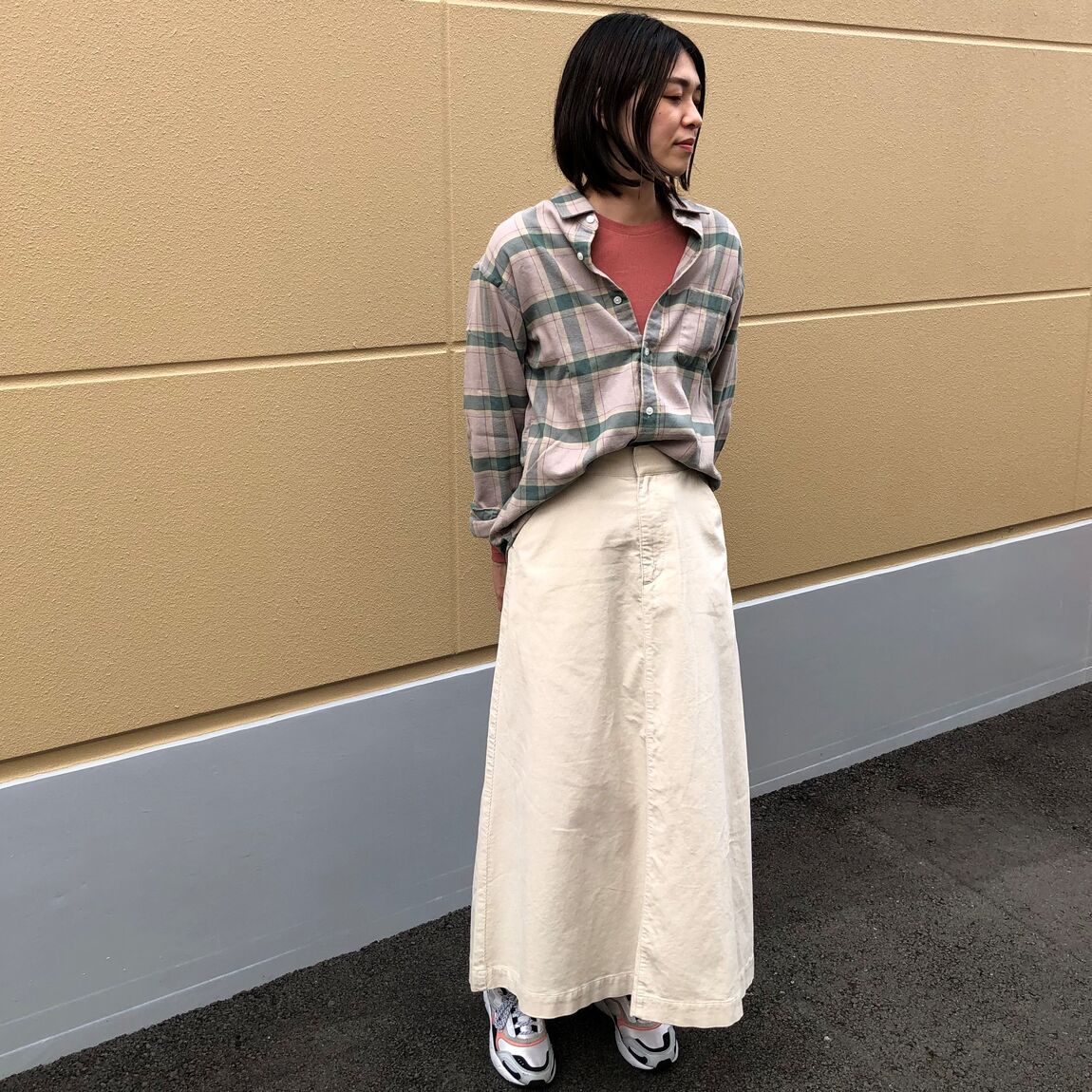 秋服を着たスタッフ写真