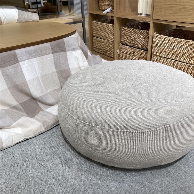 空気でできたフロアマット