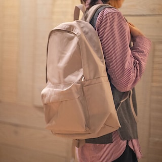 【ニュウマン高輪】肩の負担を軽くする 撥水リュックサック