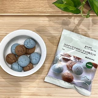 【マルエイガレリア】ココナッツの甘さが引き立つ、チョコミントマカロン｜新商品