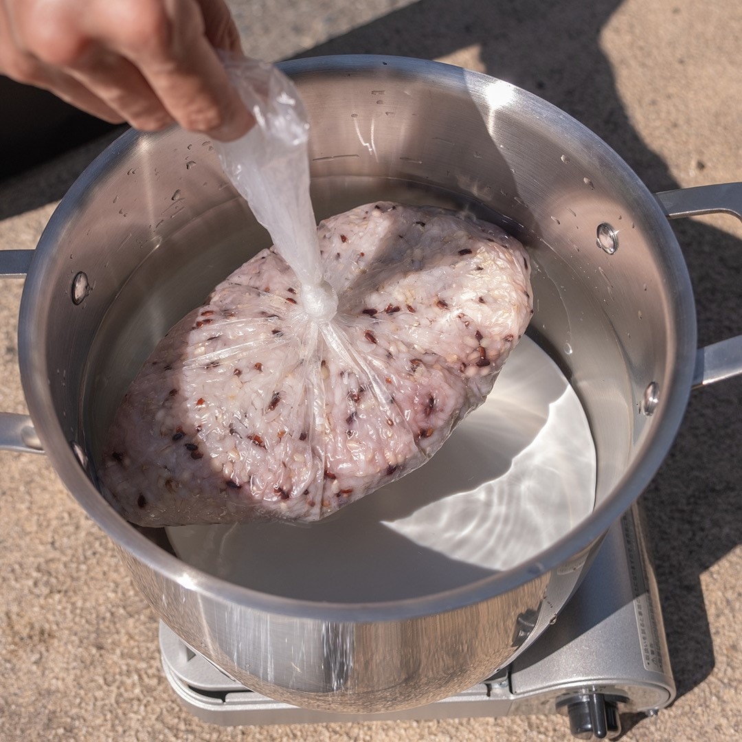 災害時にも活躍するポリエチレン袋を使った湯せん炊飯