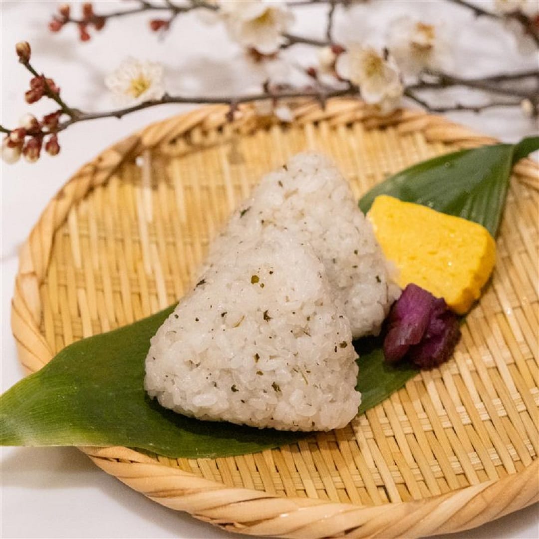 茶飯のもっちりおむすび