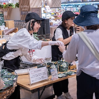 【アルパーク】9月17日 諸国良品うまいもの試食会｜大阪府　つぼ市製茶本舗　ミルクでつくるラテシリーズ