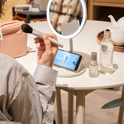【アルパーク】新商品｜メイクが楽しくなる『 コードレスＬＥＤライト付ミラー 』