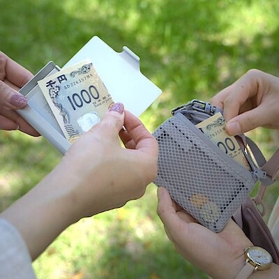 【アルパーク】お財布をスマートにして身軽にお出掛け！『 カードケース 』をお財布に！