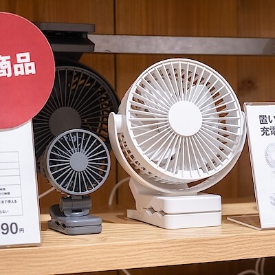 【アルパーク】置いても使える充電式クリップファンが入荷しました！
