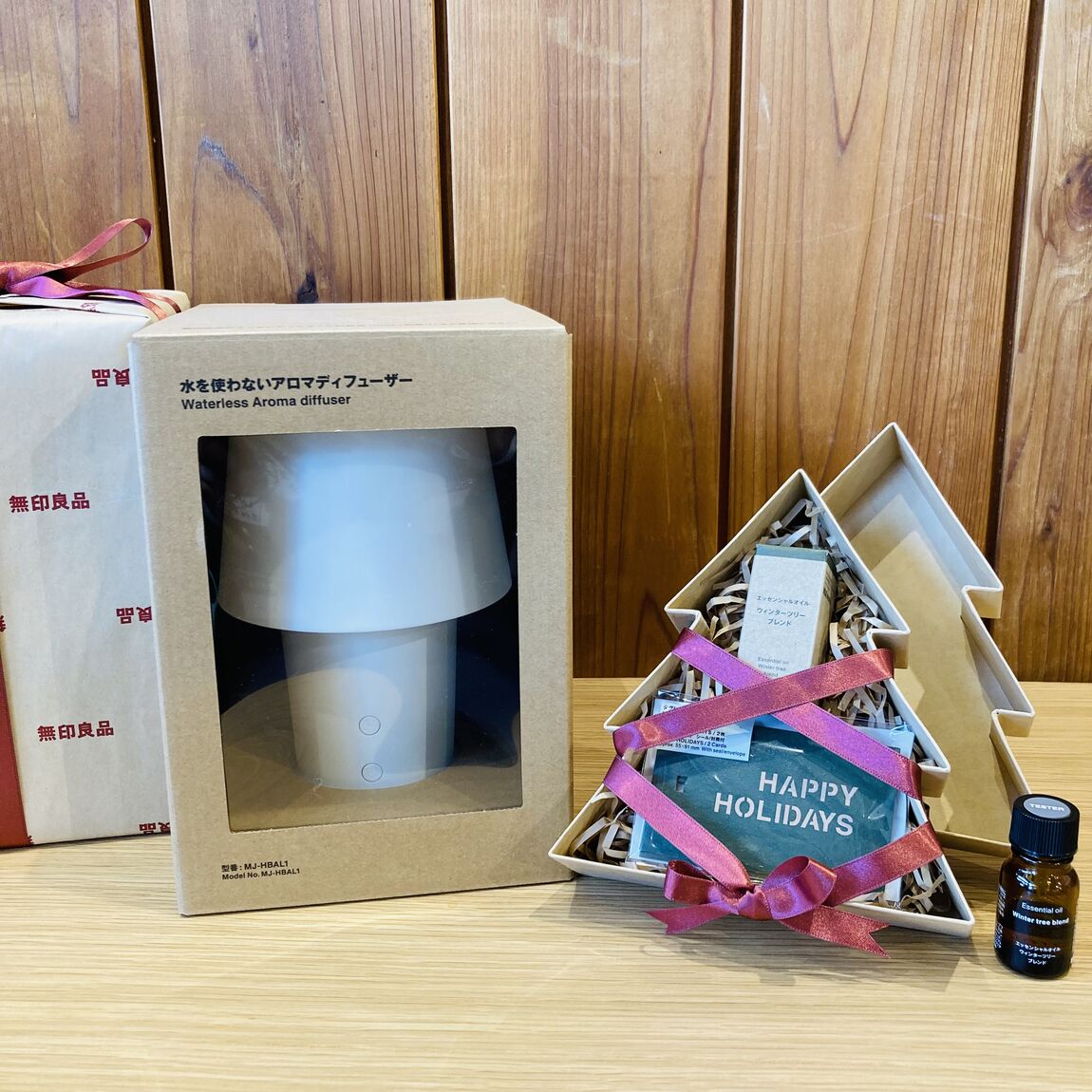 アロマディフューザーとアロマオイルの写真