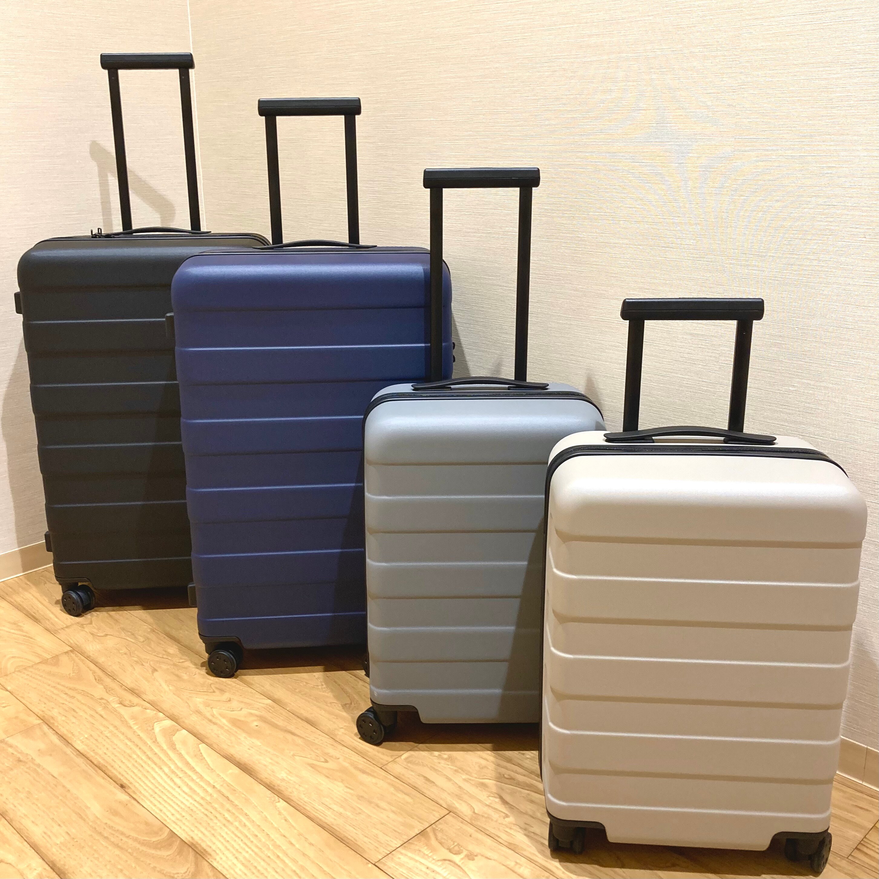 【燕】ハードキャリーケース(72L，36L)が並んでいる