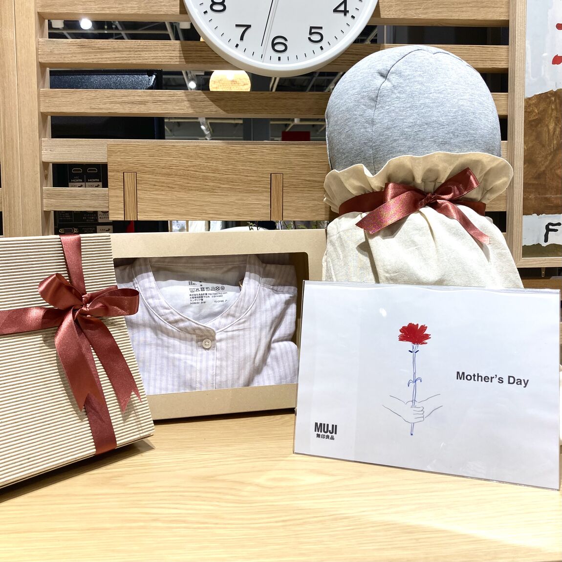 【燕】『婦人　脇に縫い目のない　薄手ガーゼ五分袖パジャマ』と『ひんやり綿やわらかマルチミニクッション』 のギフト提案例