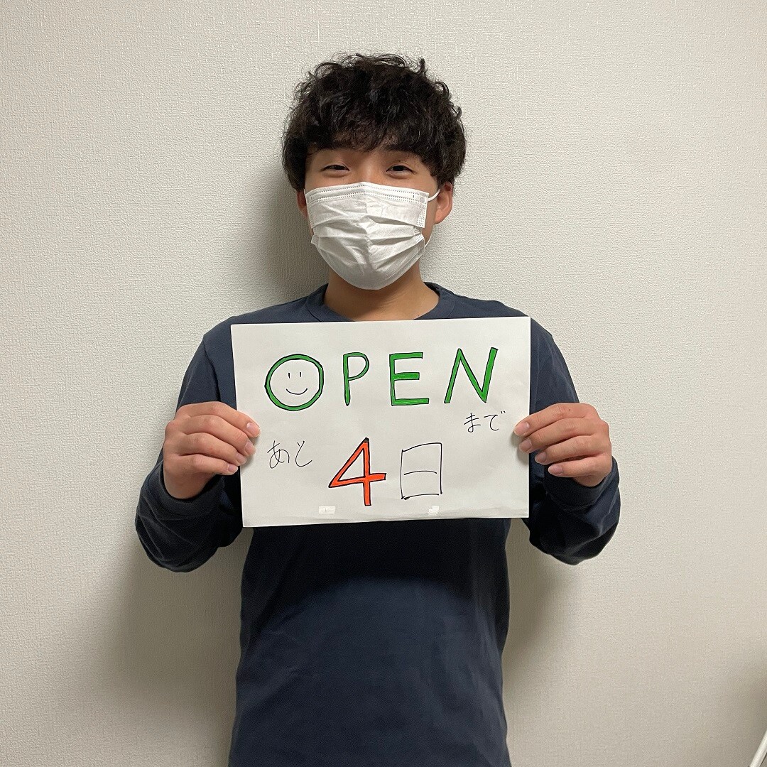 オープンまであと４日前のスタッフ画像