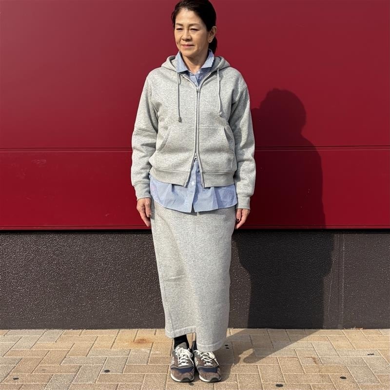 スタッフ全身姿