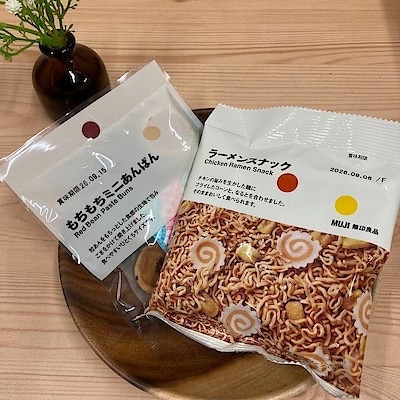 「ラーメンスナック」と「もちもちミニあんぱん」の写真