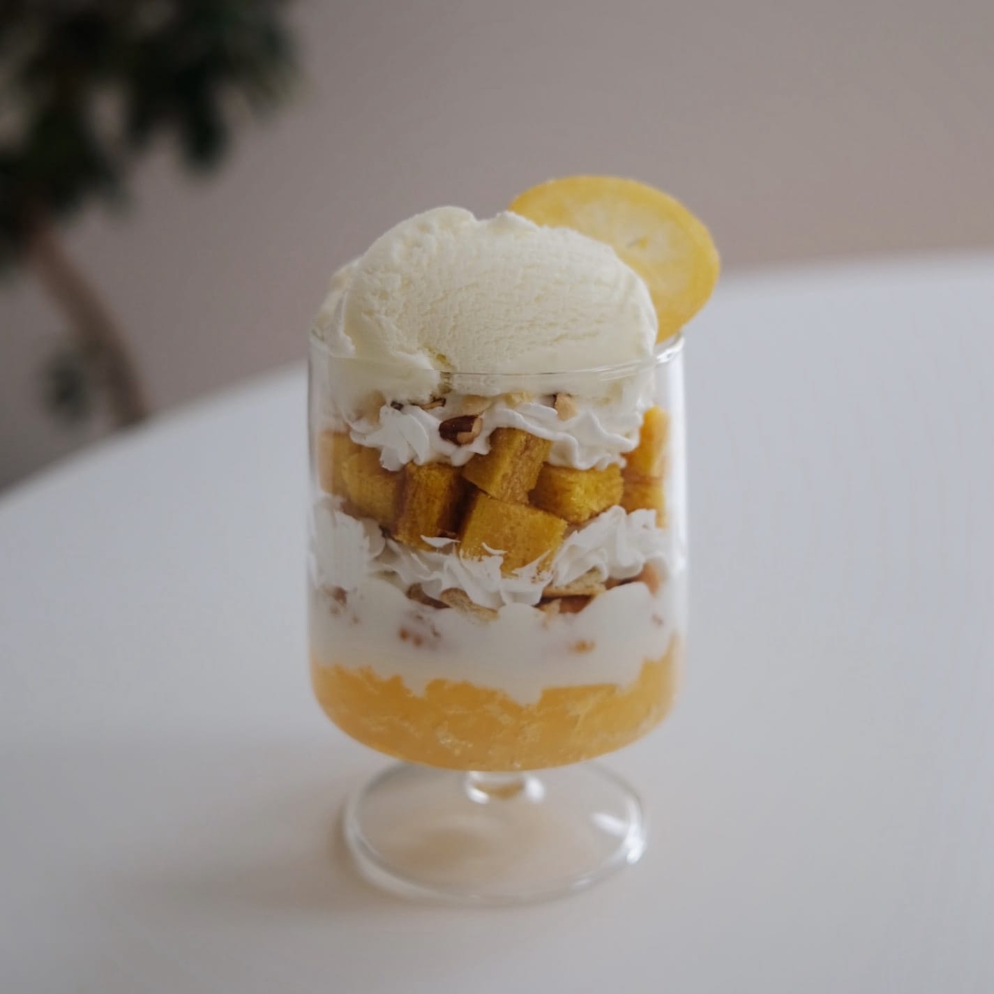レモンのお菓子を使った夏のごほうびパフェ