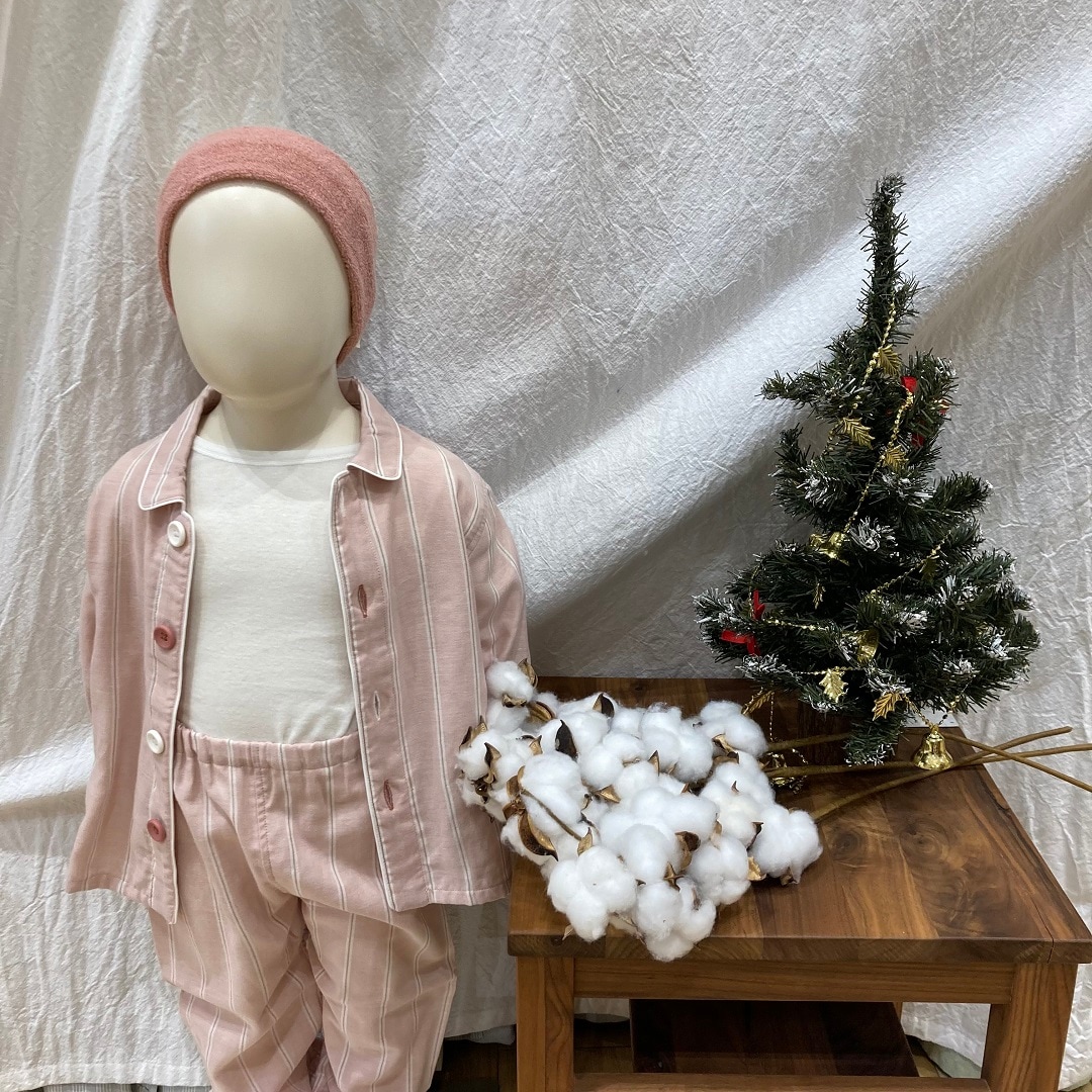 インナーを着ているマネキンの写真