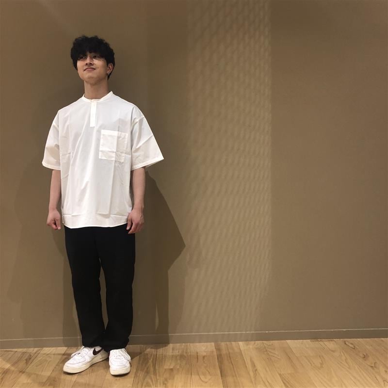 シャツ白前