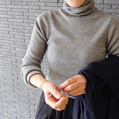 【無印良品500 マルシェ池田】  首元あったかタートルネックセーター。