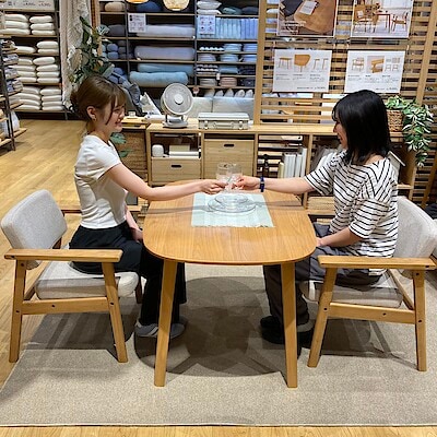 【青木島ショッピングパーク】高さが変えられる木製テーブルのご紹介