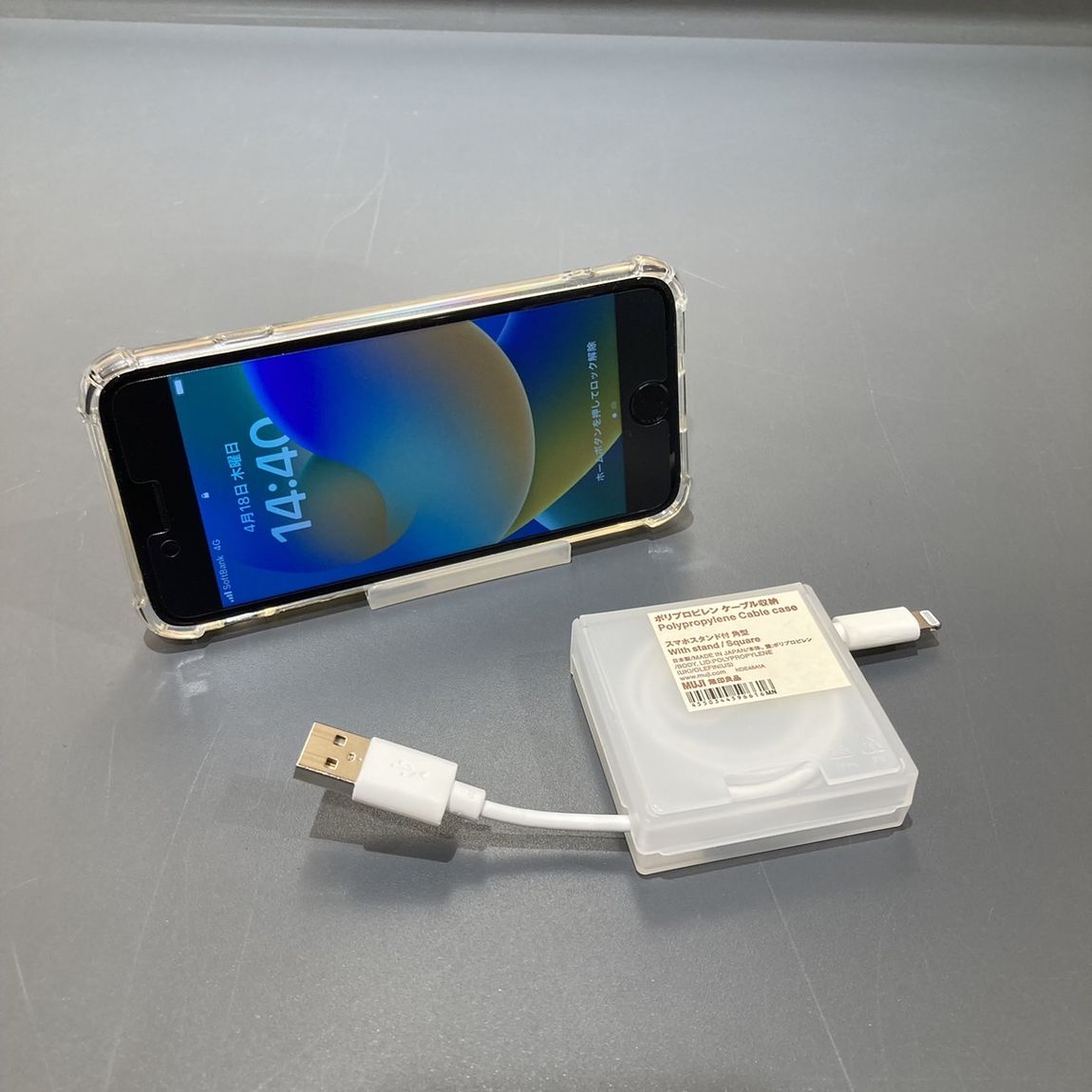 【岡山表町商店街】かさばるコードもコンパクトに！「ポリプロピレン　スマホスタンド付ケーブル収納」