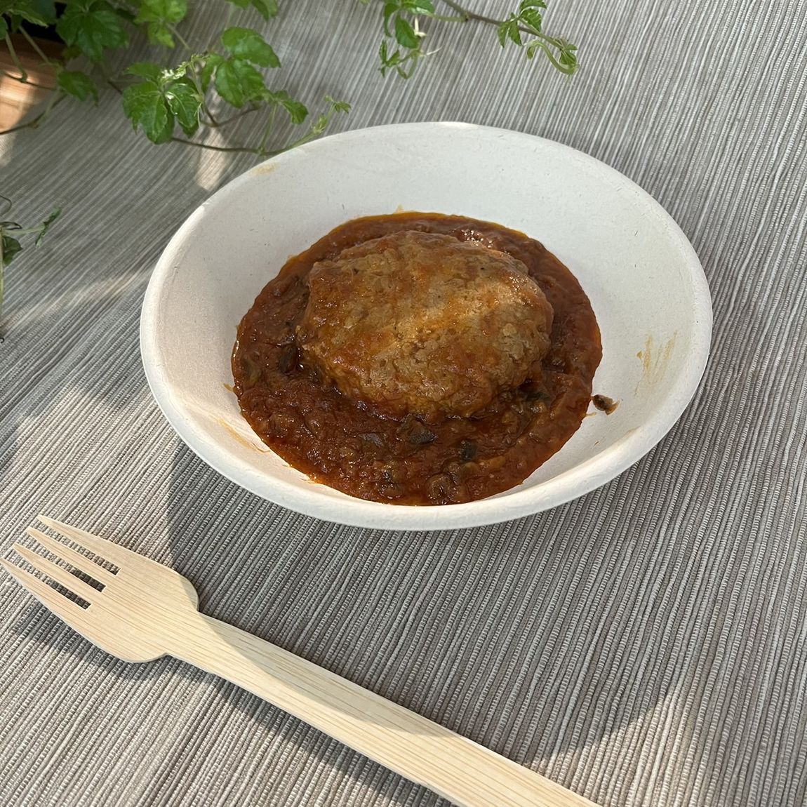 【岡山表町商店街】素材を生かしたお惣菜　トマトの煮込みハンバーグ