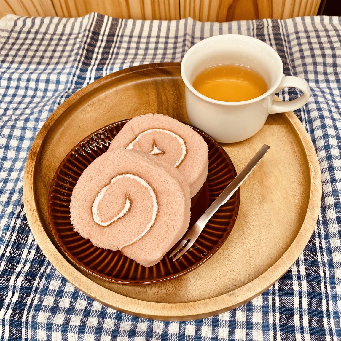 桜のロールケーキ