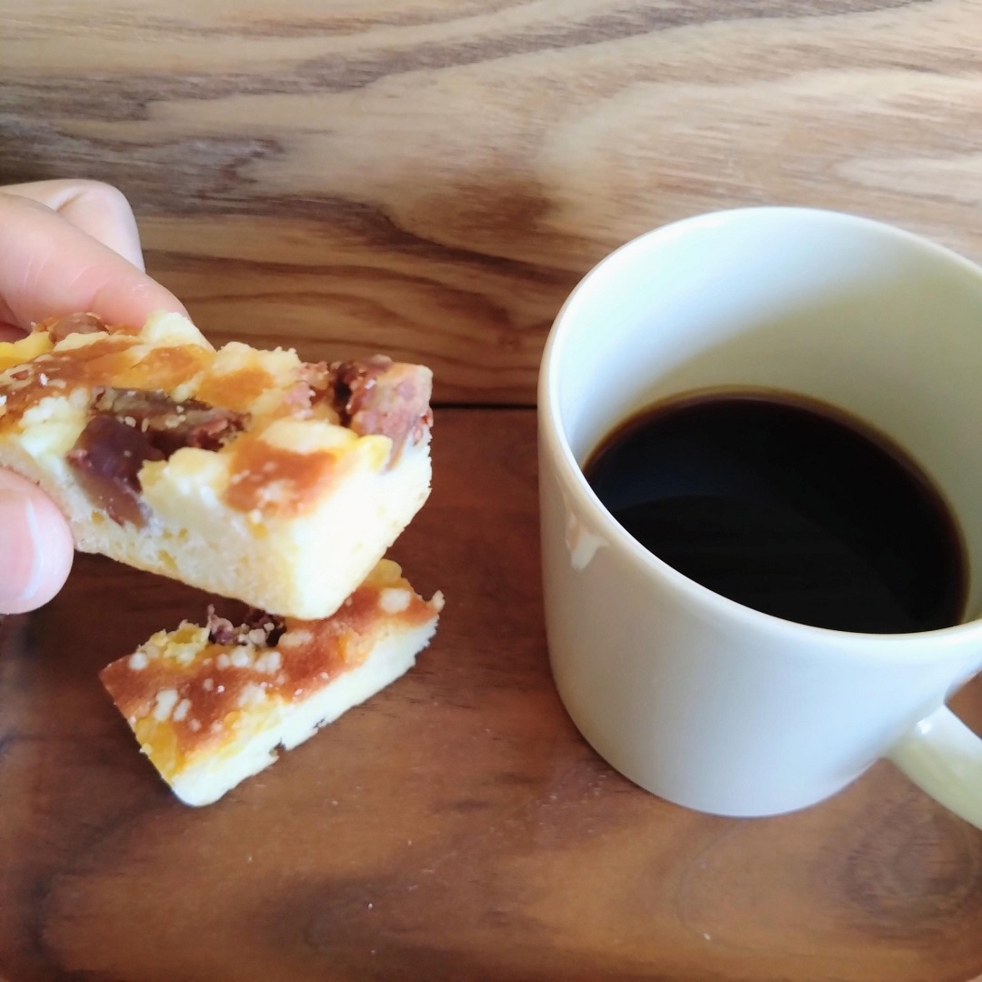 コーヒーとチーズケーキの写真