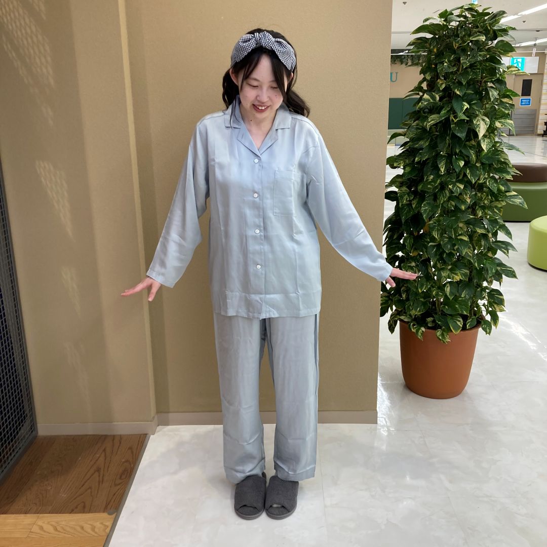 瀬奈さんサテンパジャマ