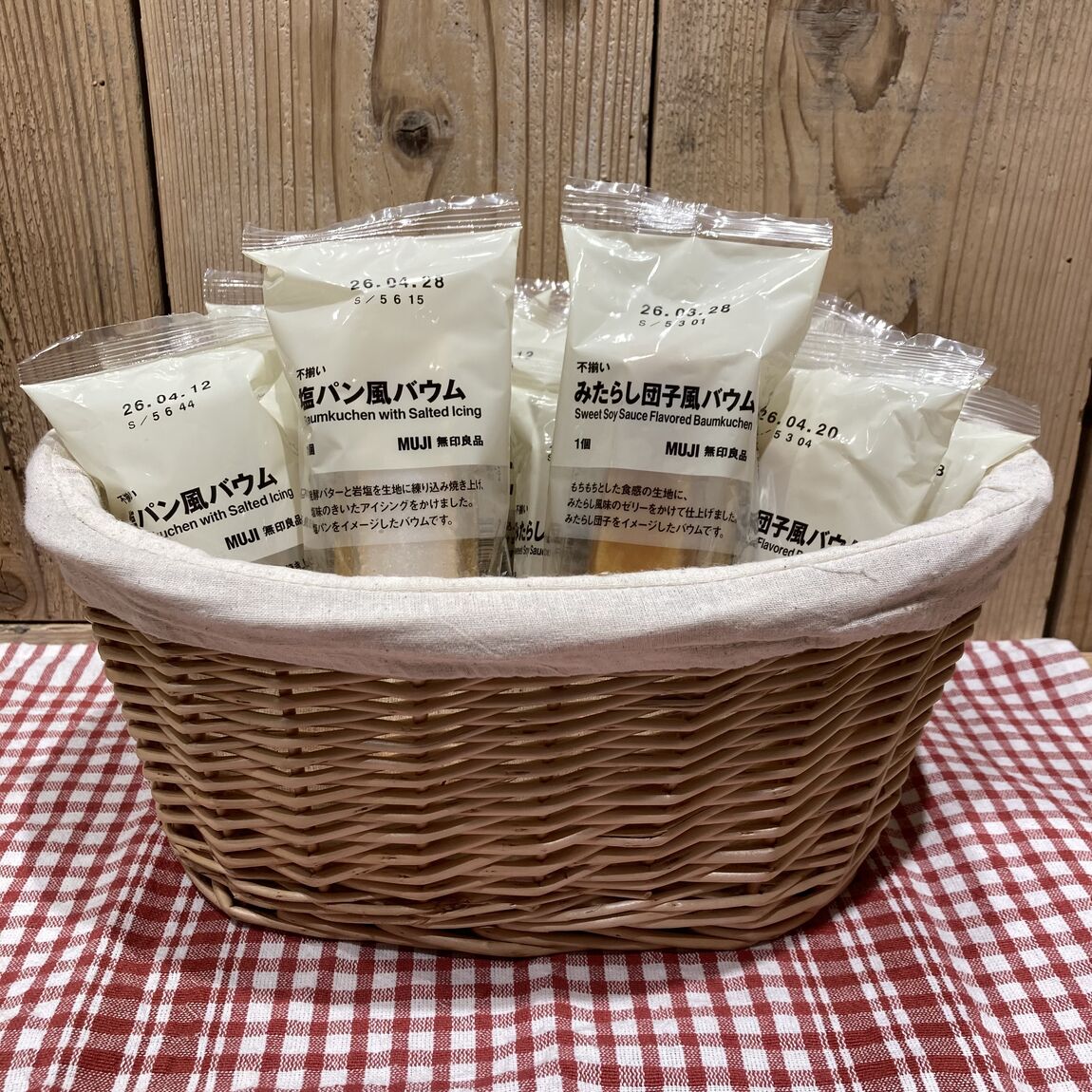 塩パン風バウムとみたらし団子風バウムの写真