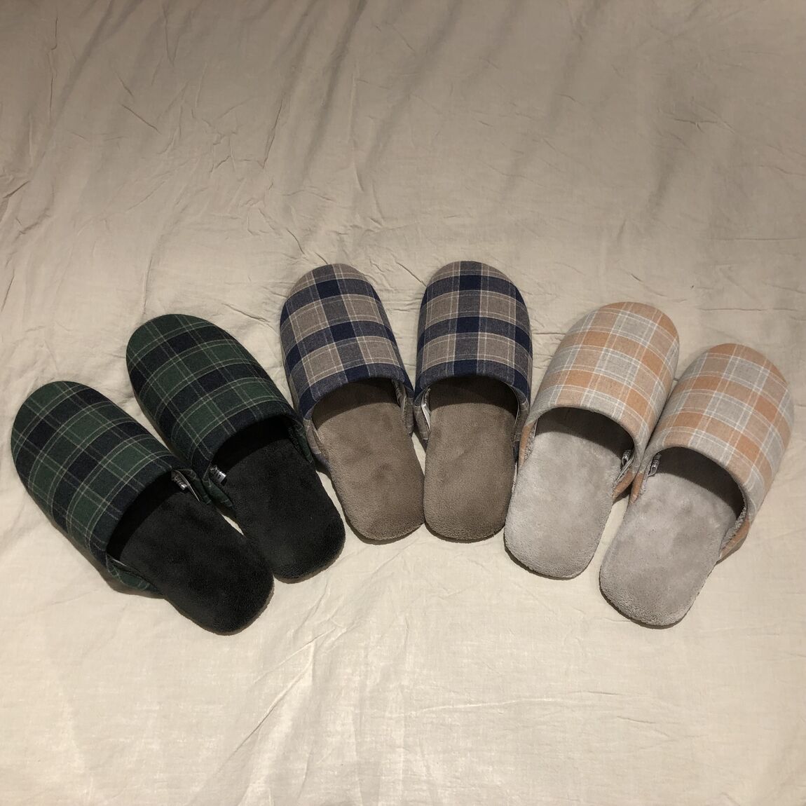 新商品のスリッパが写っている。