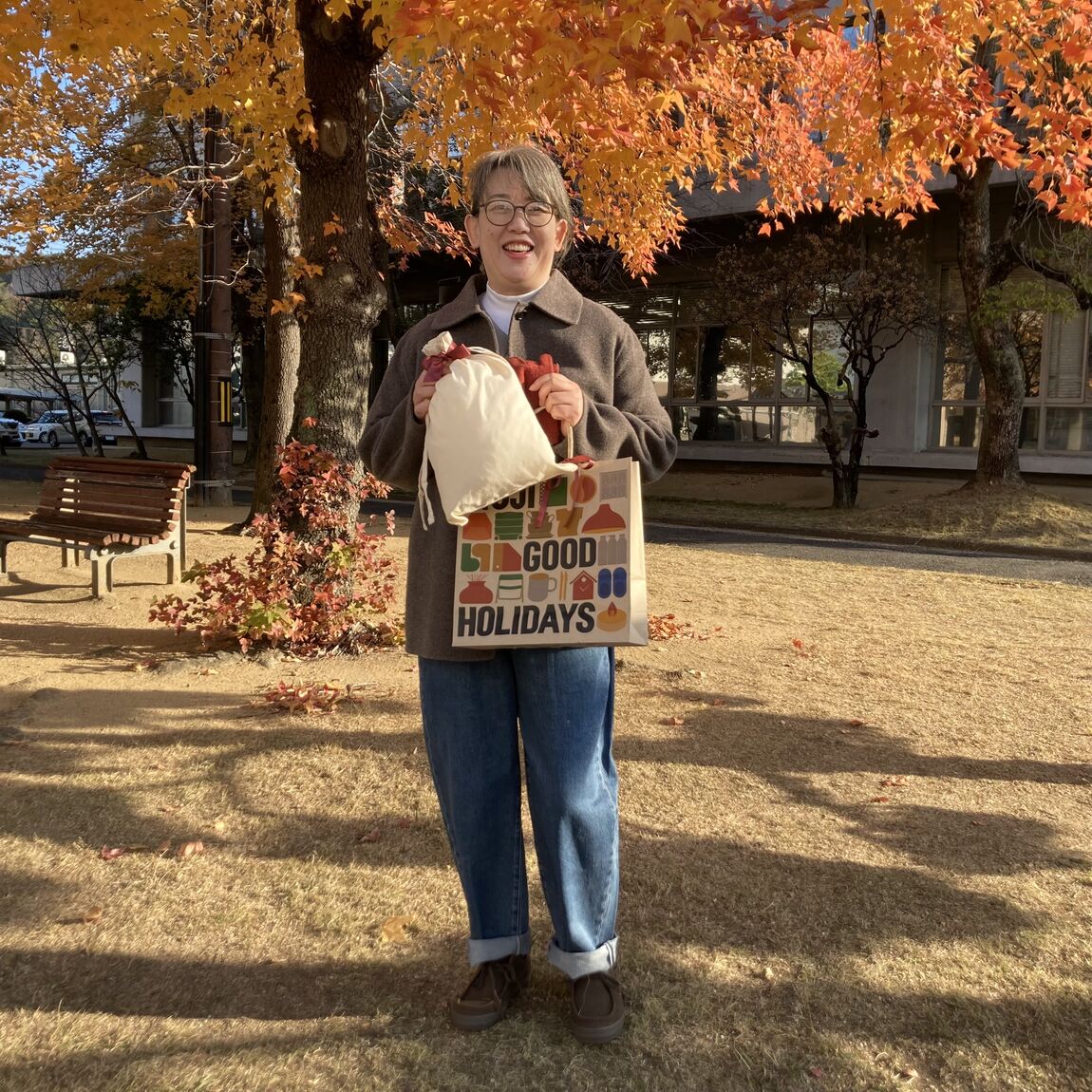 ウール混ダブルフェイスショートコートを着たスタッフ