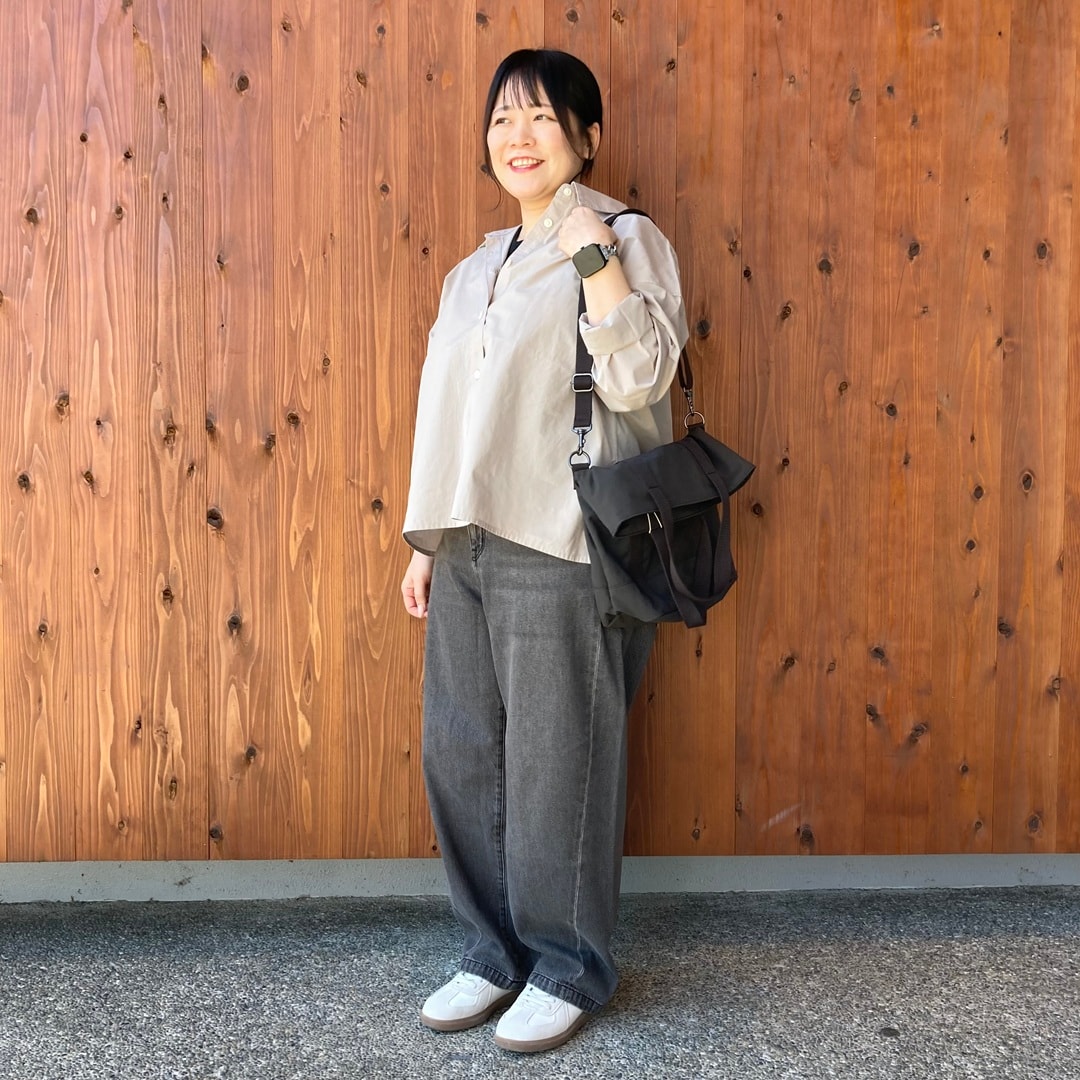 まっすぐ仕立てた長袖シャツ