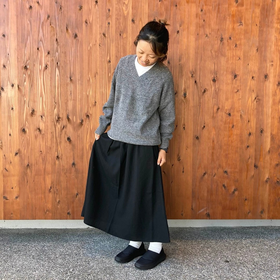 ウールミドルゲージア畦編みⅤネックセーター