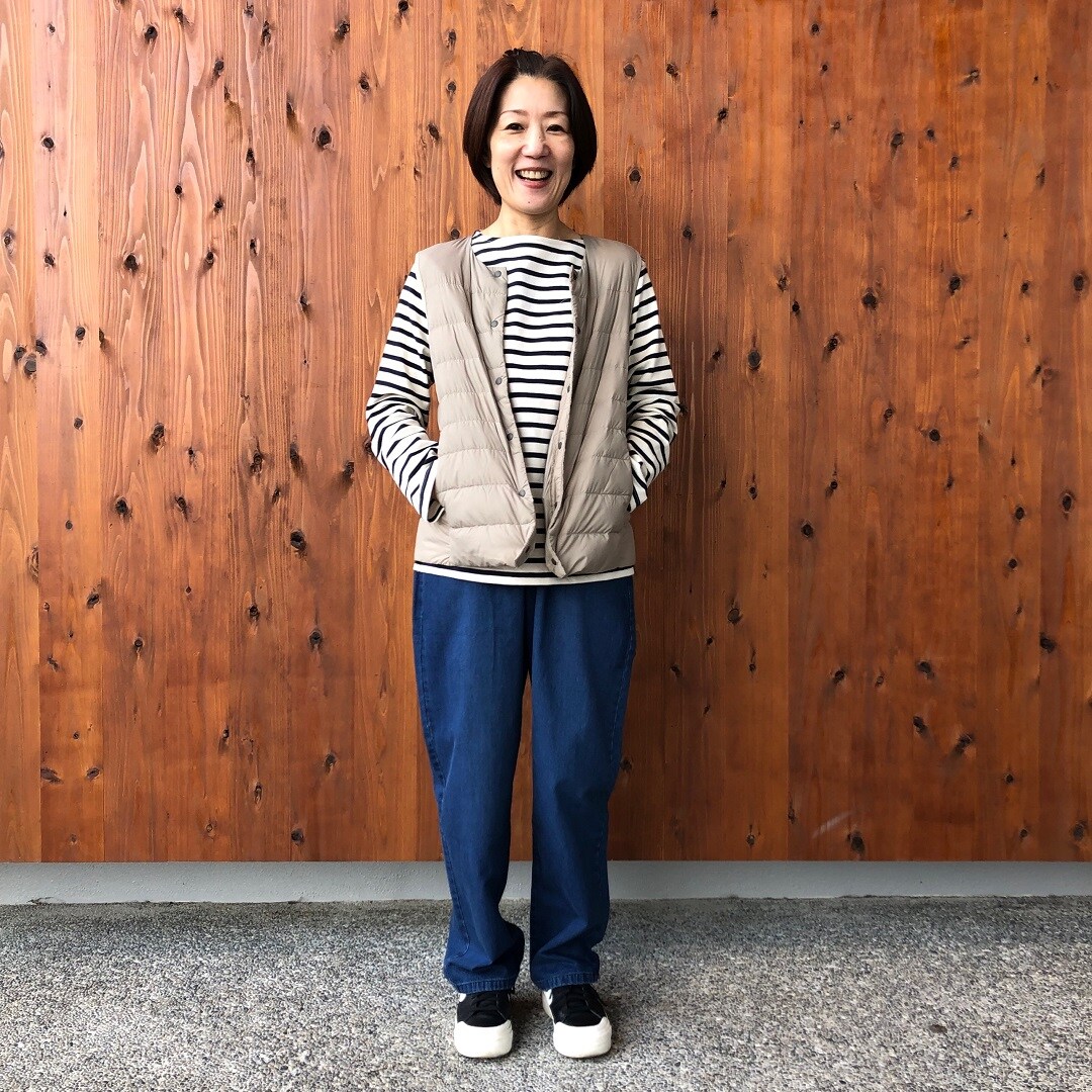 軽量ダウンノーカラーベスト