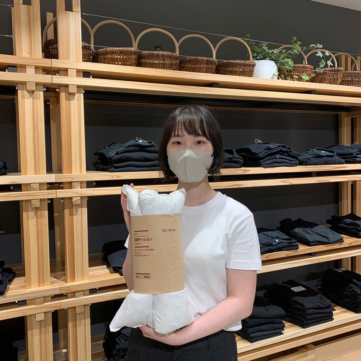 岡山表町商店街】 NEW!! 防ダニ 羽根クッション｜無印良品 岡山表町
