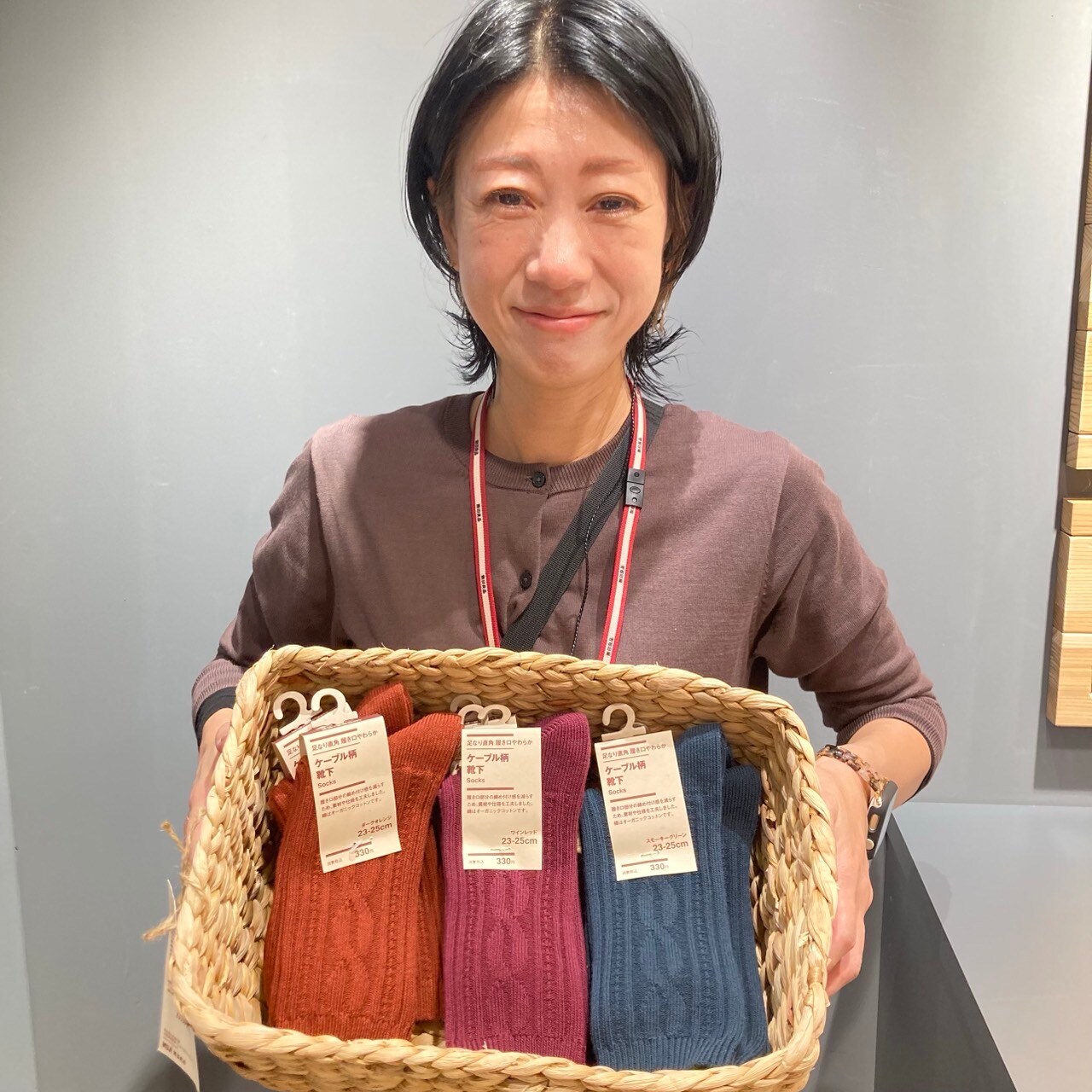 【岡山表町商店街】秋色登場！「足なり直角　履き口やわらか　ケーブル柄靴下（婦人）」