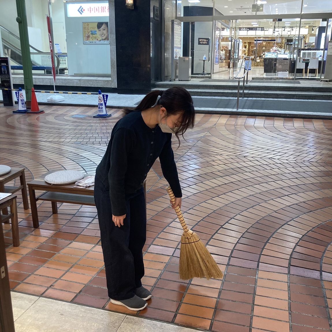 【岡山表町商店街】天然素材の掃除用品「草を束ねたほうき　大・小」