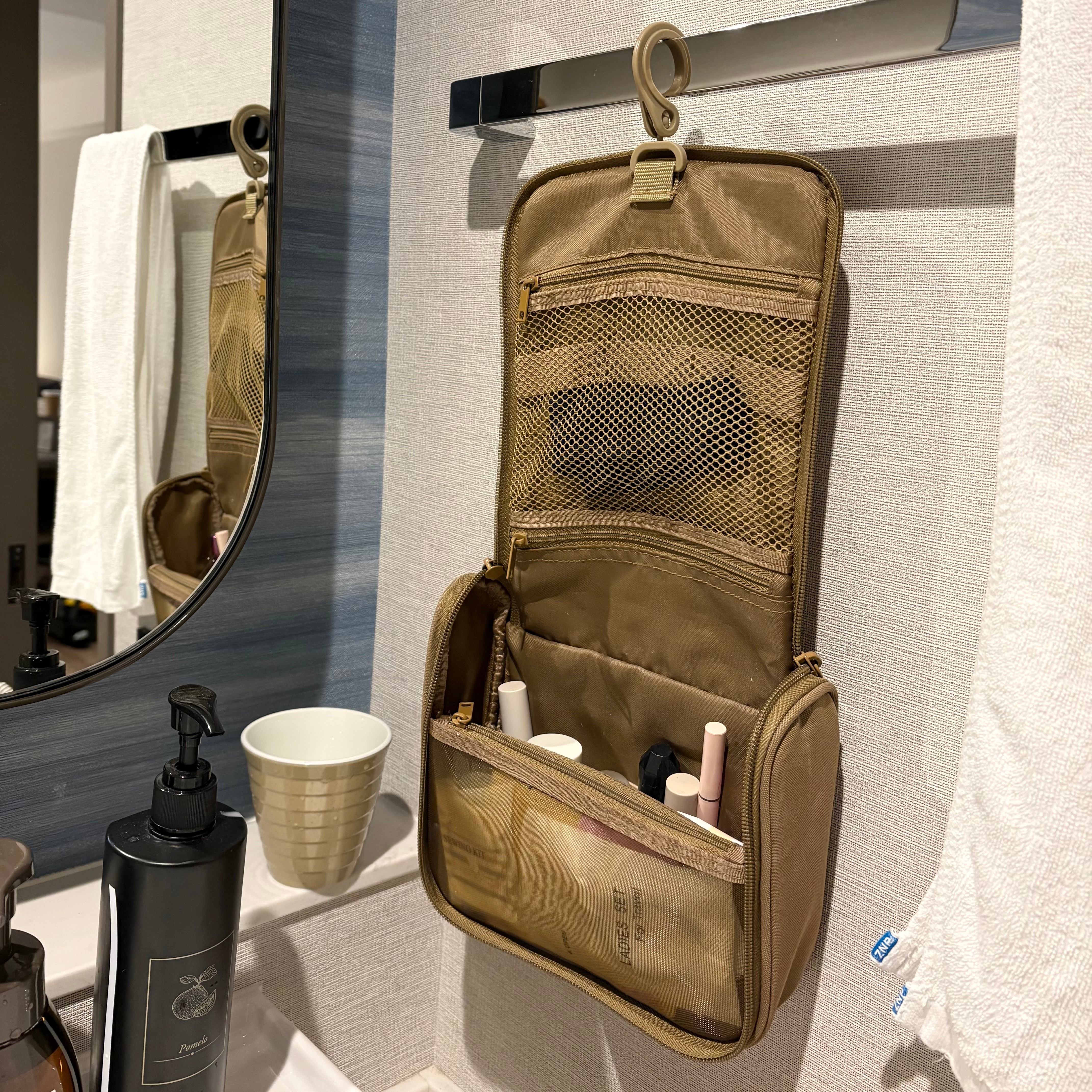 吊るして使える洗面用具ケース