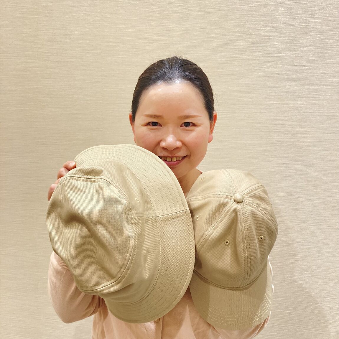 UVカットキャップとバケットハット