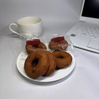 【イズミヤショッピングセンター神戸玉津】 シナモンと洋酒が香る『クリスマスドーナツ　レーズン＆アップル』はいかがですか？