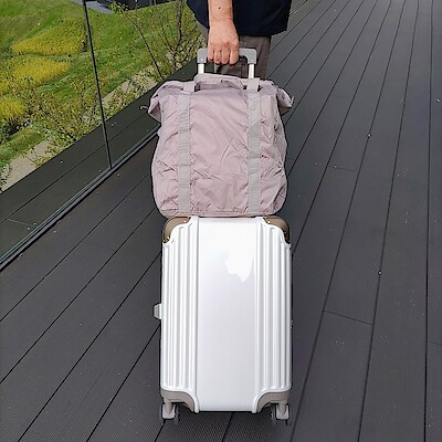 【イズミヤショッピングセンター神戸玉津】 旅のおともに　『たためる撥水縦型ボストンバッグ』のご紹介