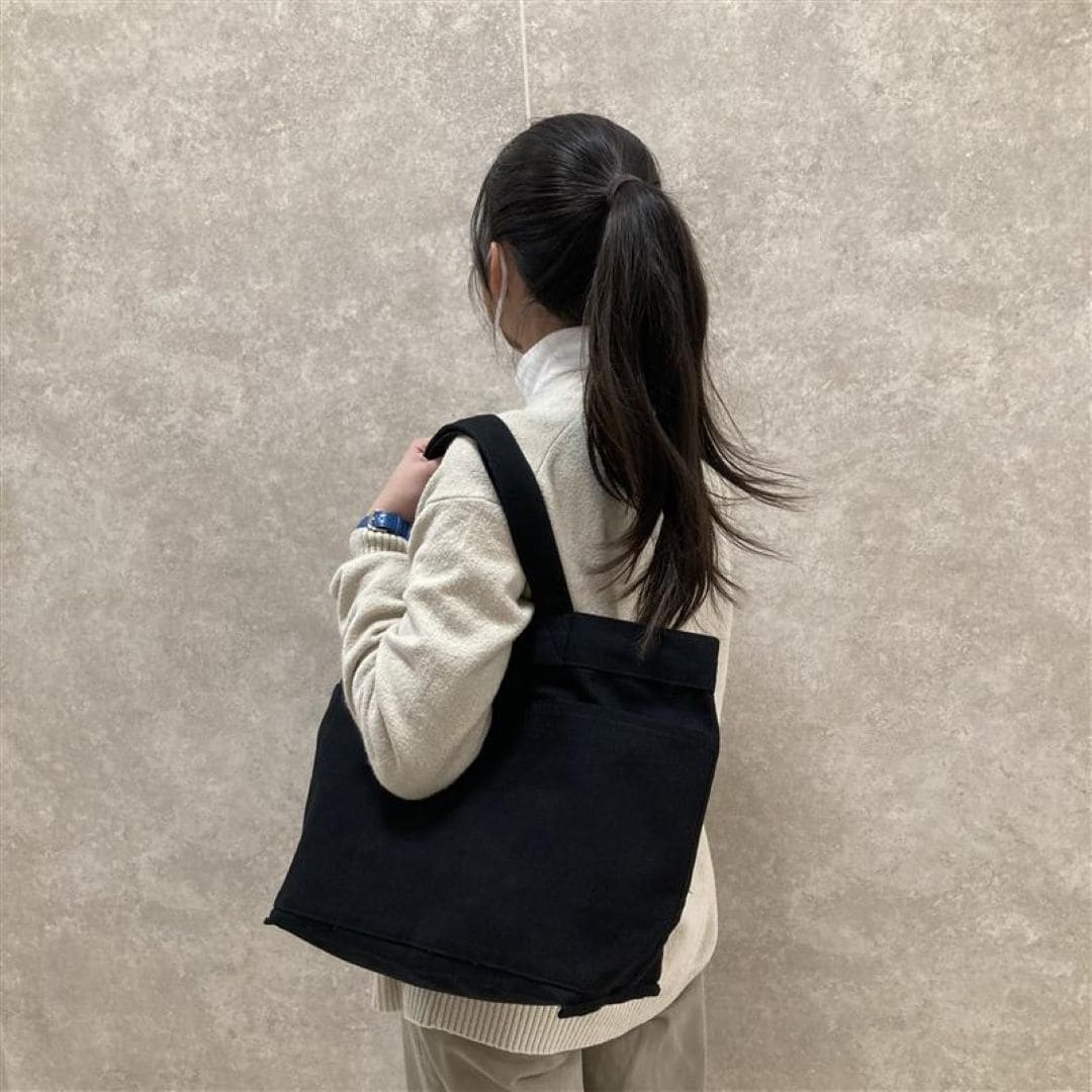 トートバックを持っている写真